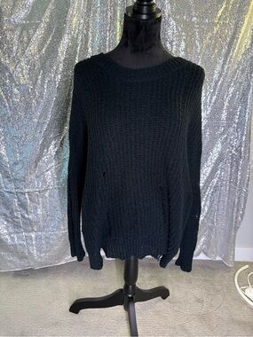 Distressed Sweater 🖤